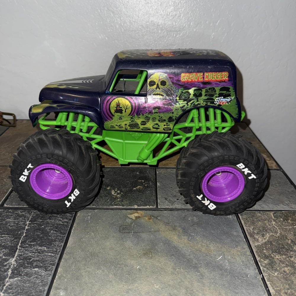 ExclusiveMonsterJam Grave Digge Monster Truck No Remote Control 14In‎ NOT TESTED
